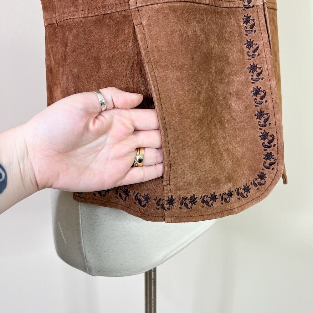 Vintage | Outbrook Suede Brown Leather Embroidered Western Boho Vest Large L - Picture 6 of 10